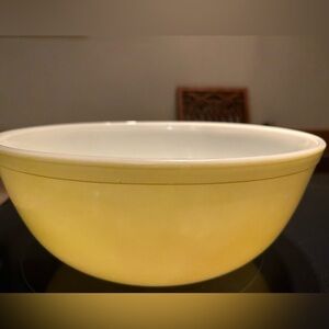 Pyrex Primary Yellow #404 Mixing Bowl 4 quart capacity. Vintage opal ware.